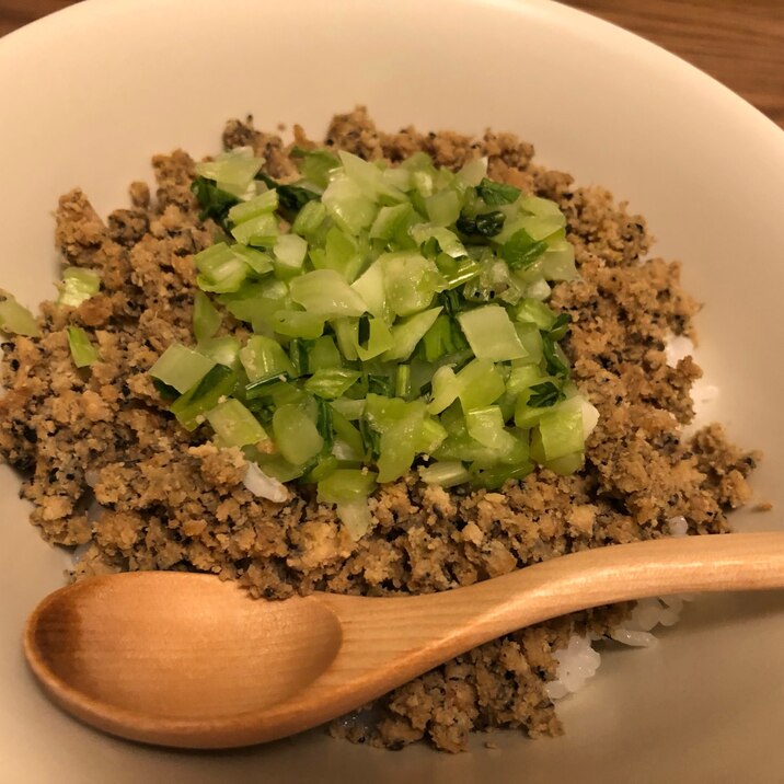 鶏ひき肉とおからの坦々風そぼろ丼